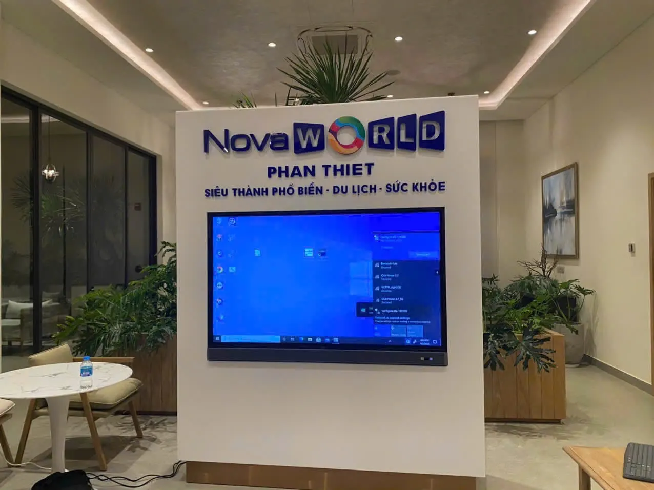 Lắp màn hình tương tác BenQ 65 Inch cho NovaWorld Phan Thiết